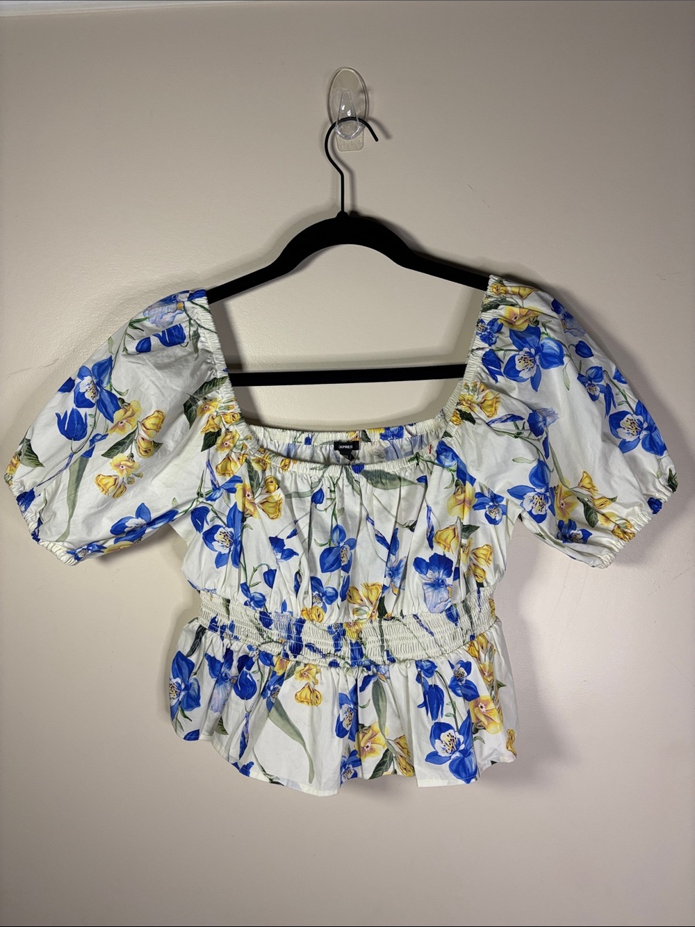 Express White Floral Puff-Sleeve Crop Top with Blue and Yellow Blossoms